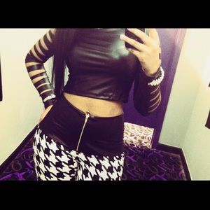 Fashionable checker-print style leggings